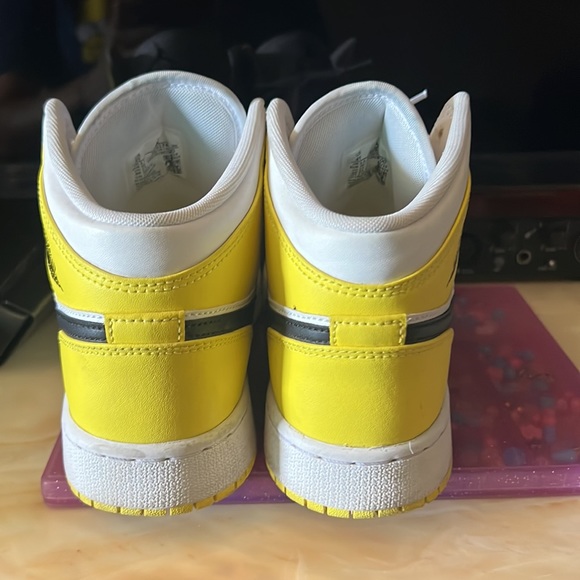 Jordan 1s - Picture 4 of 4